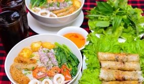Top 20 Quán ăn vặt ngon nhất khu vực phố đi bộ Hà Nội